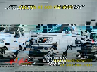 Used 2010 Nissan Frontier SE image 1