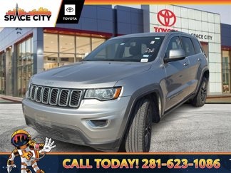 Used 2018 Jeep Grand Cherokee Laredo image 1