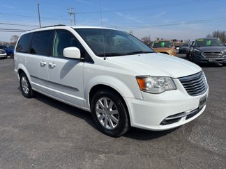 Used 2016 Chrysler Town & Country Touring image 1