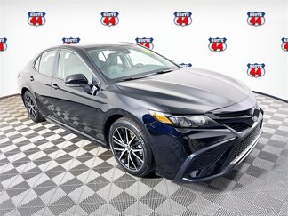 Certified 2023 Toyota Camry SE image 1