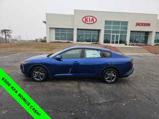 New 2025 Kia K4 LXS image 1