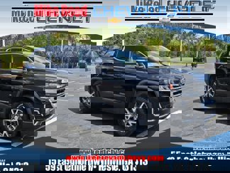 Used 2023 GMC Acadia SLE image 1