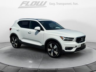 Used 2019 Volvo XC40 T5 Momentum image 1