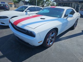 Used 2014 Dodge Challenger SXT image 1