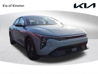 New 2025 Kia K4 LXS image 1