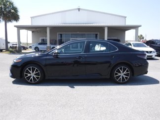 Used 2023 Toyota Camry SE image 1