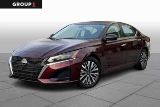 Used 2024 Nissan Altima 2.5 SV image 1
