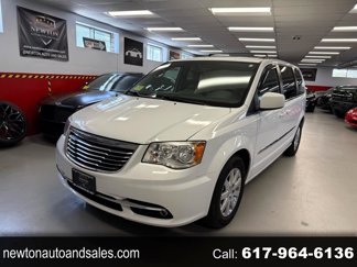 Used 2014 Chrysler Town & Country Touring image 1