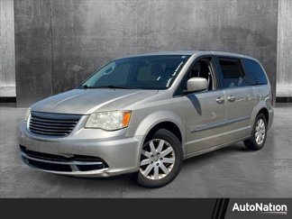 Used 2014 Chrysler Town & Country Touring image 1