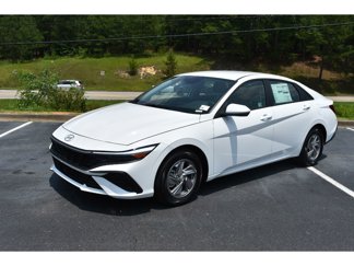 New 2025 Hyundai Elantra SE image 1