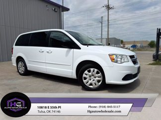 Used 2017 Dodge Grand Caravan SE w/ UConnect Hands-Free Group image 1