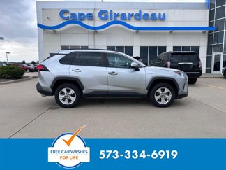 Used 2019 Toyota RAV4 LE image 1