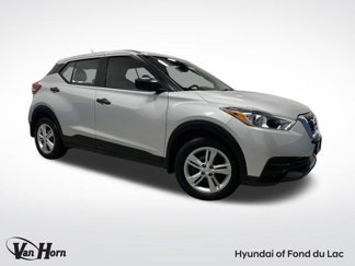 Used 2020 Nissan Kicks S image 1