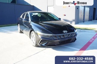 New 2025 Hyundai Elantra SE image 1