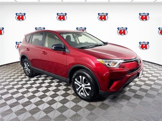 Used 2018 Toyota RAV4 LE image 1