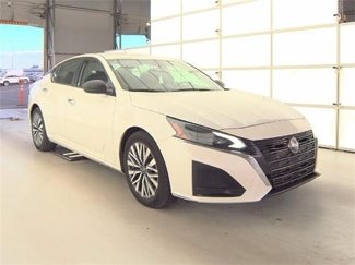 Used 2024 Nissan Altima 2.5 SV image 1