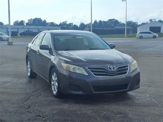 Used 2011 Toyota Camry LE image 1