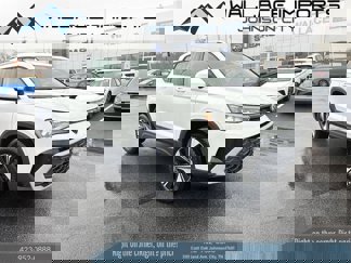 New 2025 Volkswagen Taos SE image 1