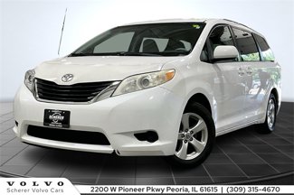 Used 2014 Toyota Sienna LE image 1