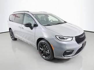 New 2025 Chrysler Pacifica Limited image 1