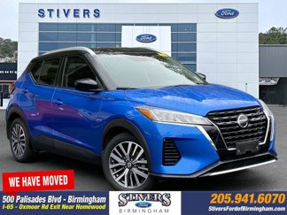 Used 2021 Nissan Kicks SV image 1
