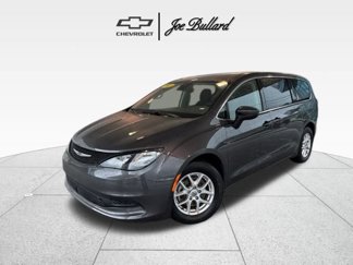 Used 2023 Chrysler Voyager LX image 1