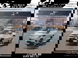 New 2025 Kia K4 LXS image 1