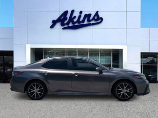 Used 2022 Toyota Camry SE image 1