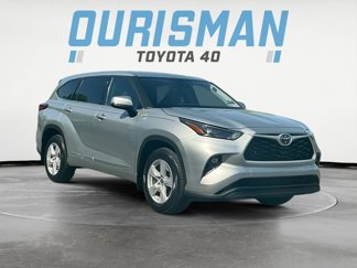 Used 2022 Toyota Highlander LE image 1