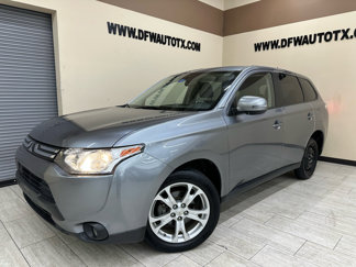 Used 2014 Mitsubishi Outlander SE image 1