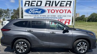 Used 2022 Toyota Highlander XLE image 1