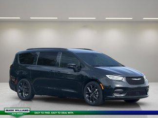 Used 2025 Chrysler Pacifica Limited image 1