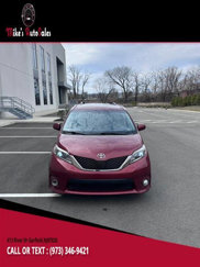 Used 2017 Toyota Sienna SE Premium image 1