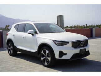 New 2025 Volvo XC40 B5 Core w/ Climate Package image 1