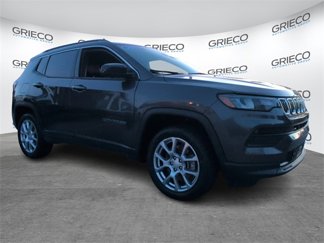 Used 2023 Jeep Compass Latitude image 1