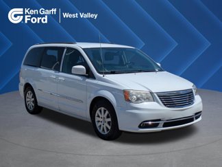 Used 2015 Chrysler Town & Country Touring image 1