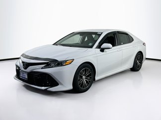 Used 2020 Toyota Camry LE image 1