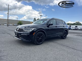 Certified 2022 Volkswagen Tiguan SE R-Line image 1