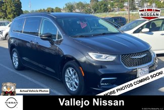 Used 2022 Chrysler Pacifica Touring-L image 1
