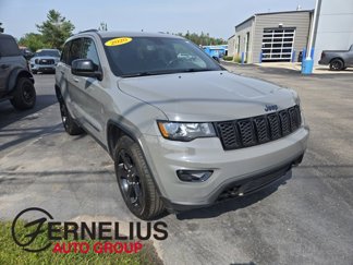 Used 2020 Jeep Grand Cherokee Laredo image 1