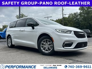 New 2026 Chrysler Pacifica Select image 1
