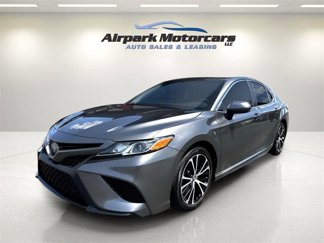 Used 2018 Toyota Camry image 1