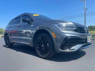 Used 2022 Volkswagen Tiguan SE R-Line image 1