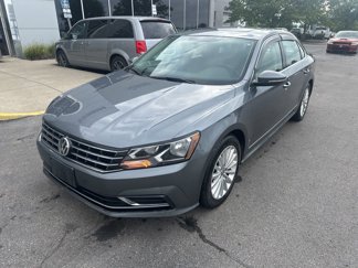 Used 2017 Volkswagen Passat 1.8T SE image 1