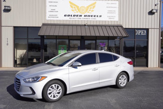 Used 2017 Hyundai Elantra SE image 1