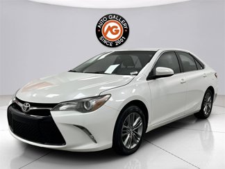 Used 2017 Toyota Camry SE image 1