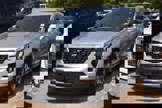 Used 2021 Cadillac XT4 Premium Luxury image 1