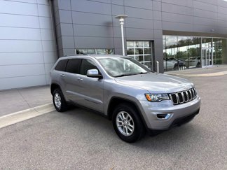 Used 2020 Jeep Grand Cherokee Laredo image 1