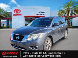 Used 2014 Nissan Pathfinder SV image 1