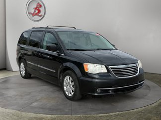 Used 2013 Chrysler Town & Country Touring image 1